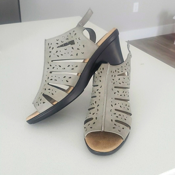 Shoes size 9 - Picture 1 of 5